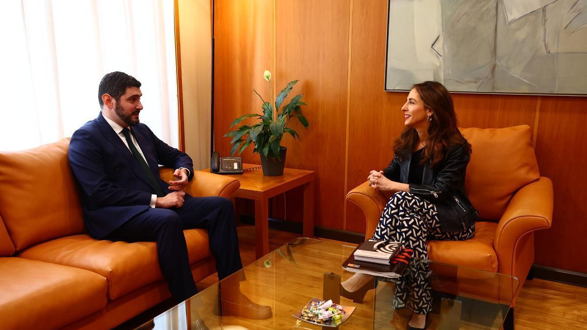 Vox ya habla de un  acuerdo incipiente  con el PP en Aragón pero Azcón pide  discreción :  No tengo novedad 