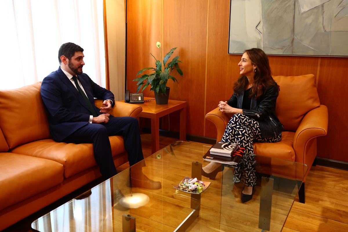 Ronda de contactos entre la presidenta de las Cortes de Aragón y Vox