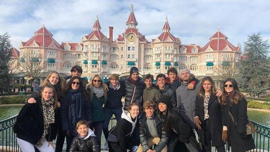 Rafa Nadal disfruta como un niño en Disneyland París