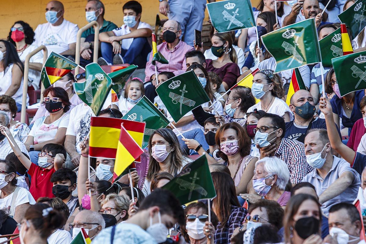 Exhibición de la Guardia Civil en la plaza de toros de Córdoba