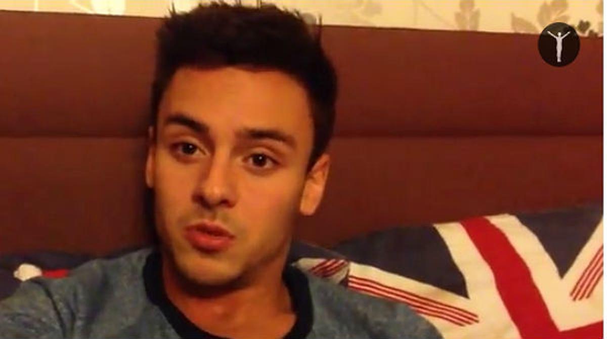El saltador olímpic Tom Daley revela la seva homosexualitat a Youtube.