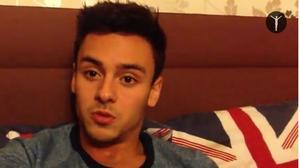 El saltador olímpic Tom Daley revela la seva homosexualitat a Youtube.