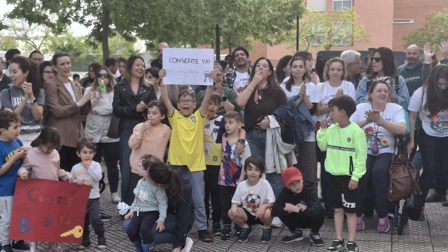 Unas 150 personas claman por un conserje en Cerro Gordo: 