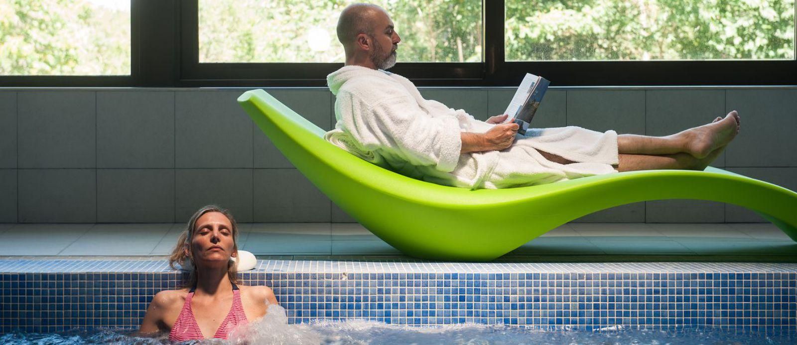Usuarios en el Balneario de Ledesma.