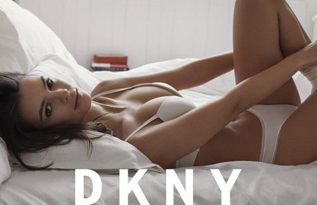 Emily Ratajkowski para DKNY