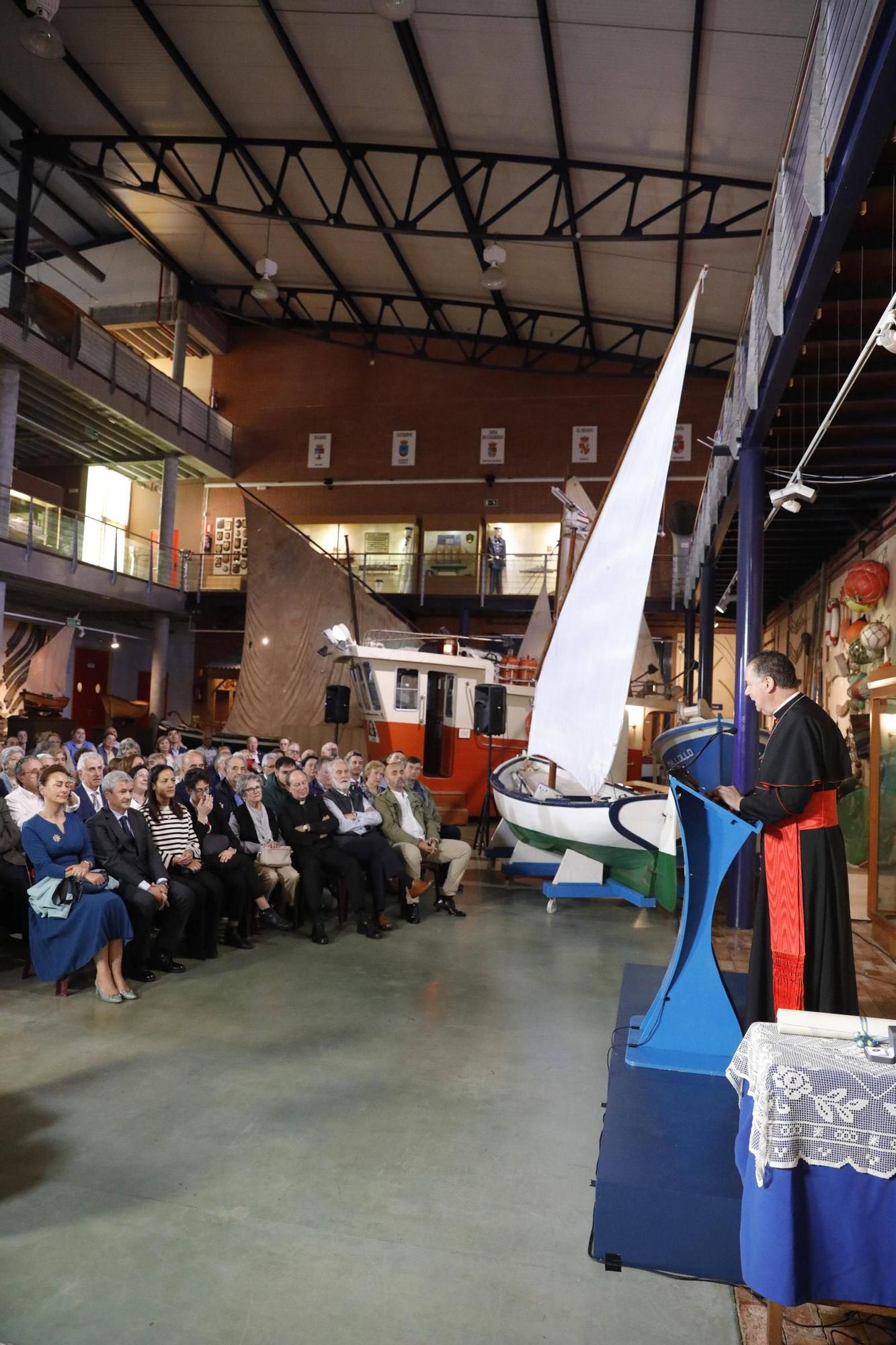 El cardenal Ángel  Fernández Artime recibe el título de Hijo Predilecto de Asturias en Luanco (Gozón)