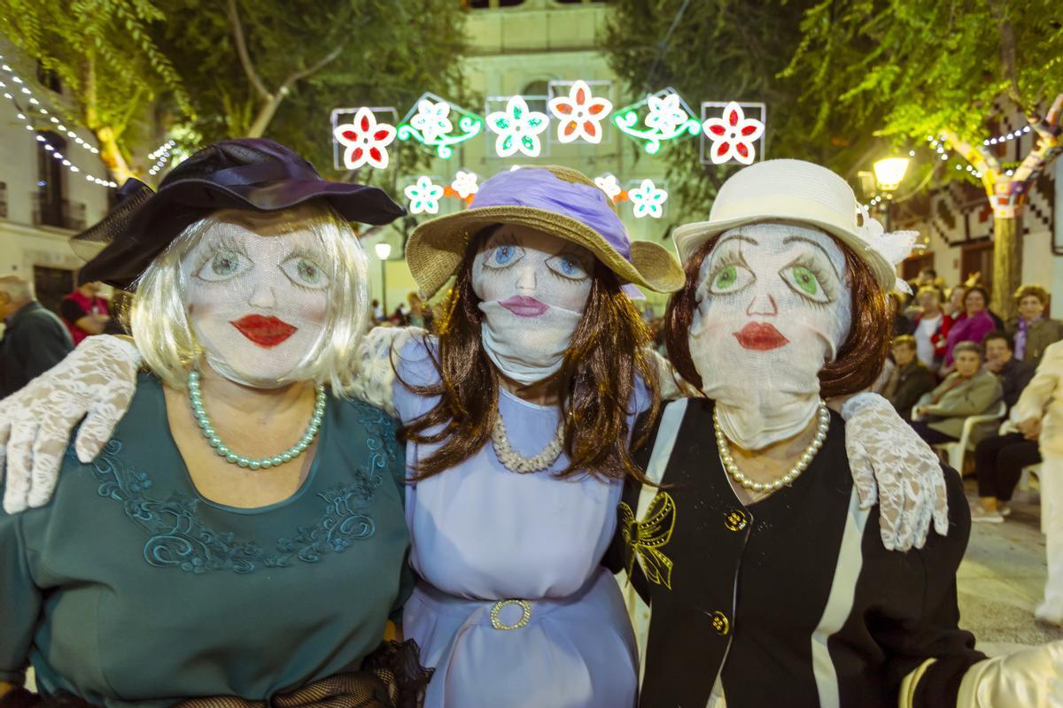 Petrer vuelve a sacar a las calles del municipio sus tradiciones más arraigadas.