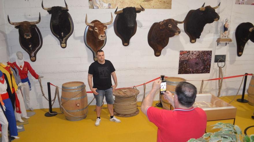 Exposición sobre las Fiestas del Toro Enmaromado. | E. P.