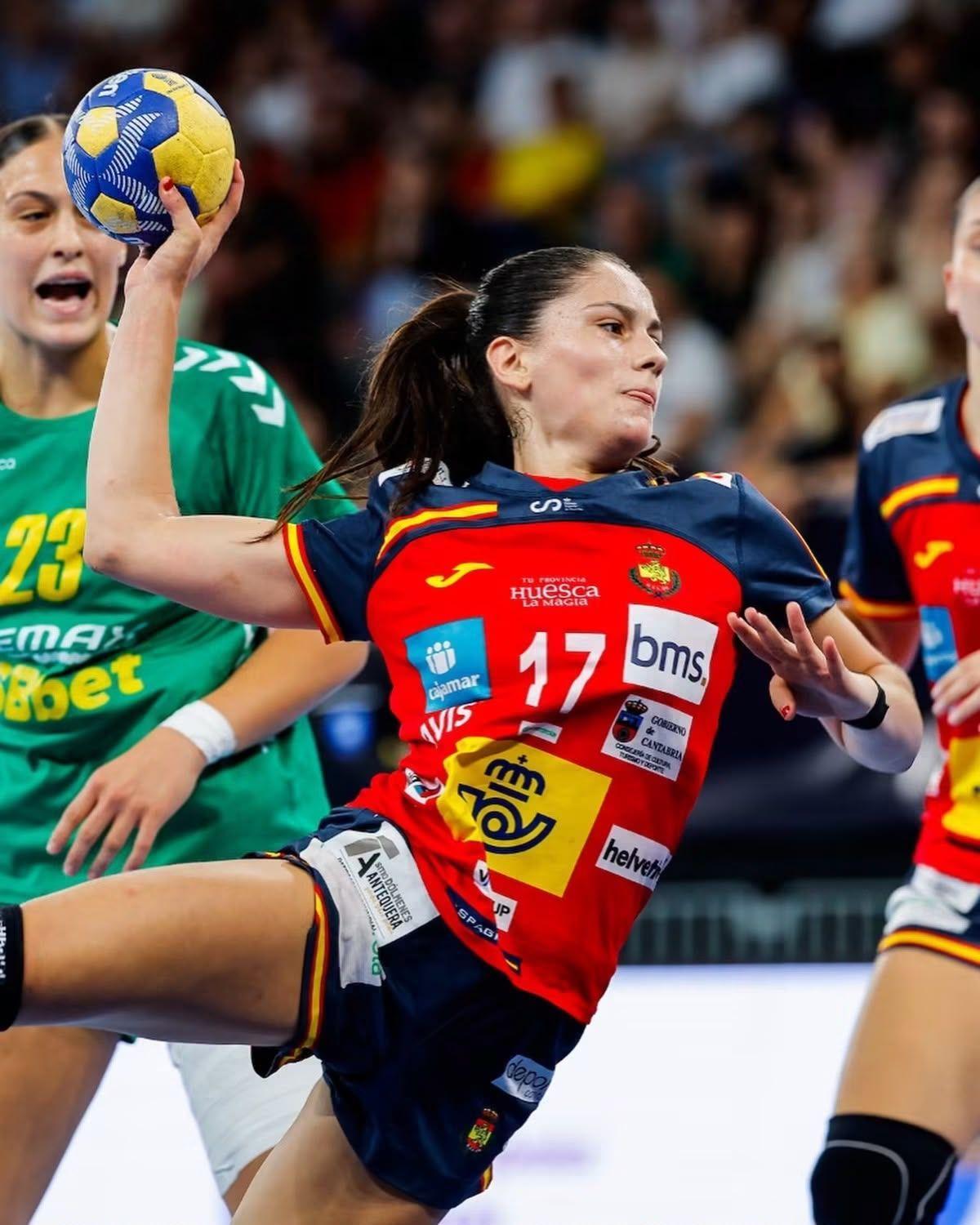 Laura Ferrer, deportista de Segorbe, ha conquistado con la selección española femenina sub-18 el título del Campeonato del Mundo de balonmano juvenil.