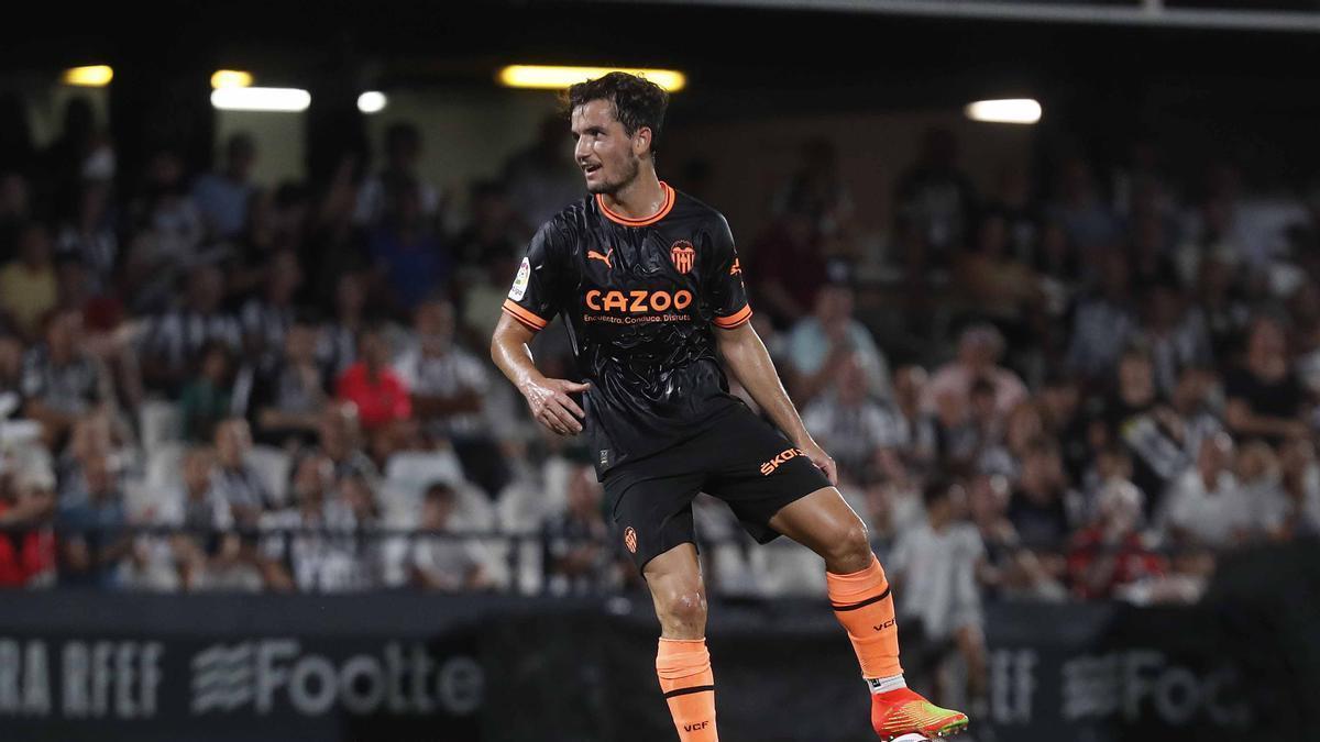 Hugo Guillamón saltó en la segunda mitad de la derrota valencianista contra el CD Castellón