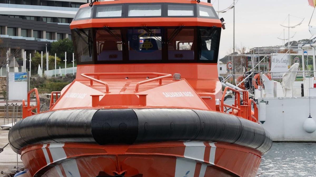 Embarcación de Salvamento Marítimo en el puerto de Ibiza. | VICENT MARÍ