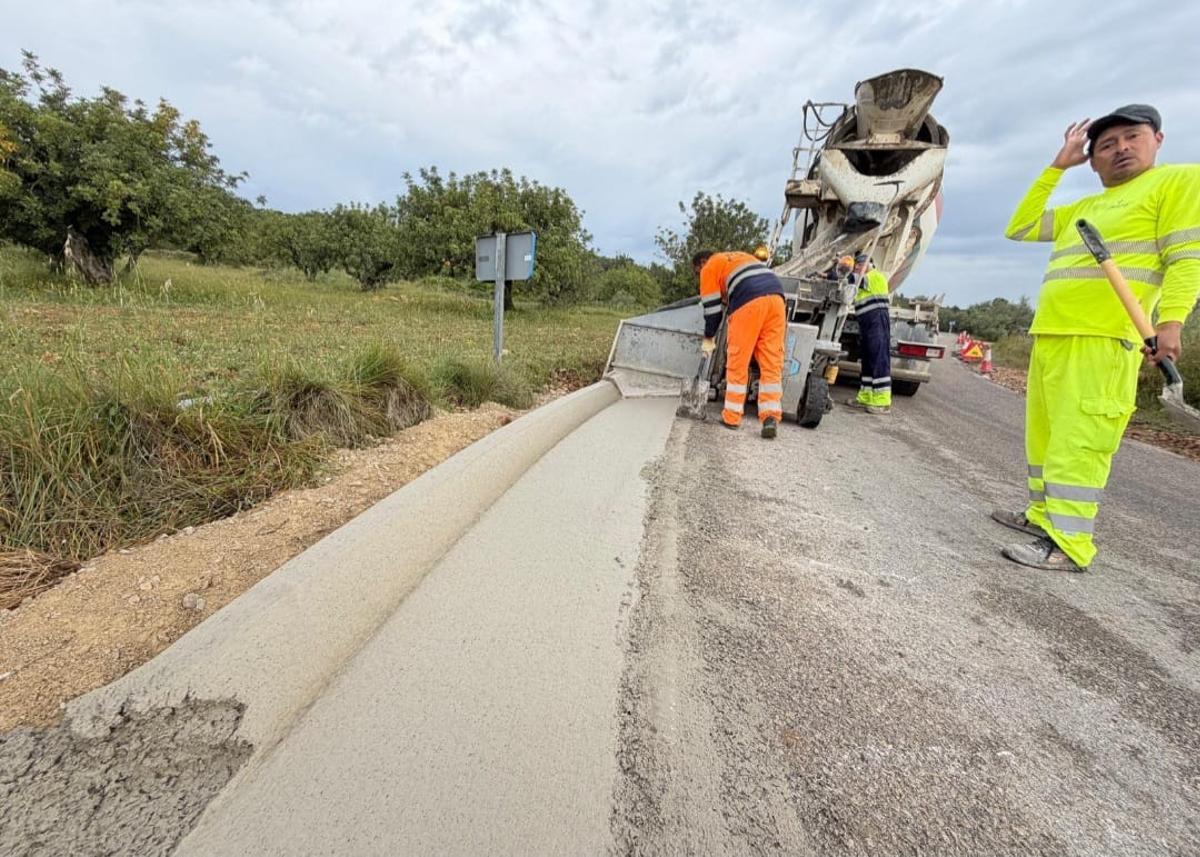 Trabajos de adecuación en la carretera CV-427 a su paso por Yátova.