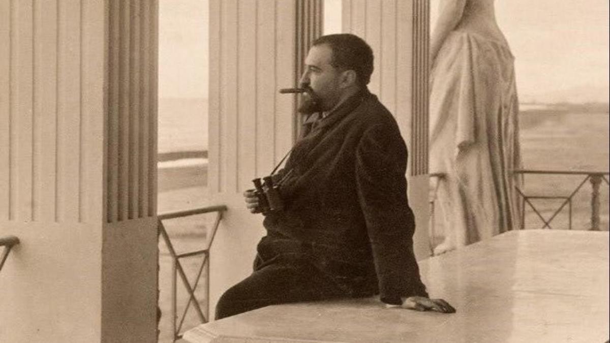 Blasco Ibáñez, en su casa de la Malvarrosa.