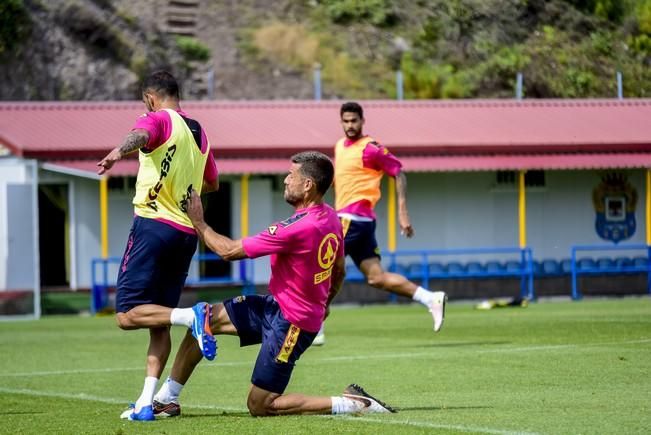 Entrenamiento de la UD LAS PALMAS en Barranco ...