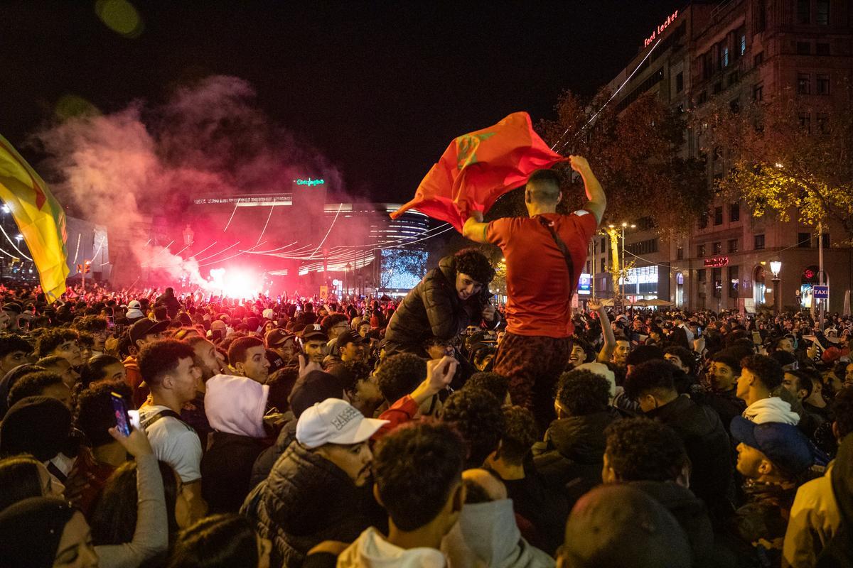 La celebración de la victoria histórica de Marruecos en el centro de Barcelona