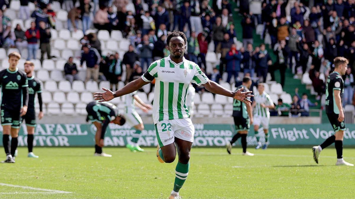 Diarra celebra un gol en su anterior etapa en el Córdoba CF.