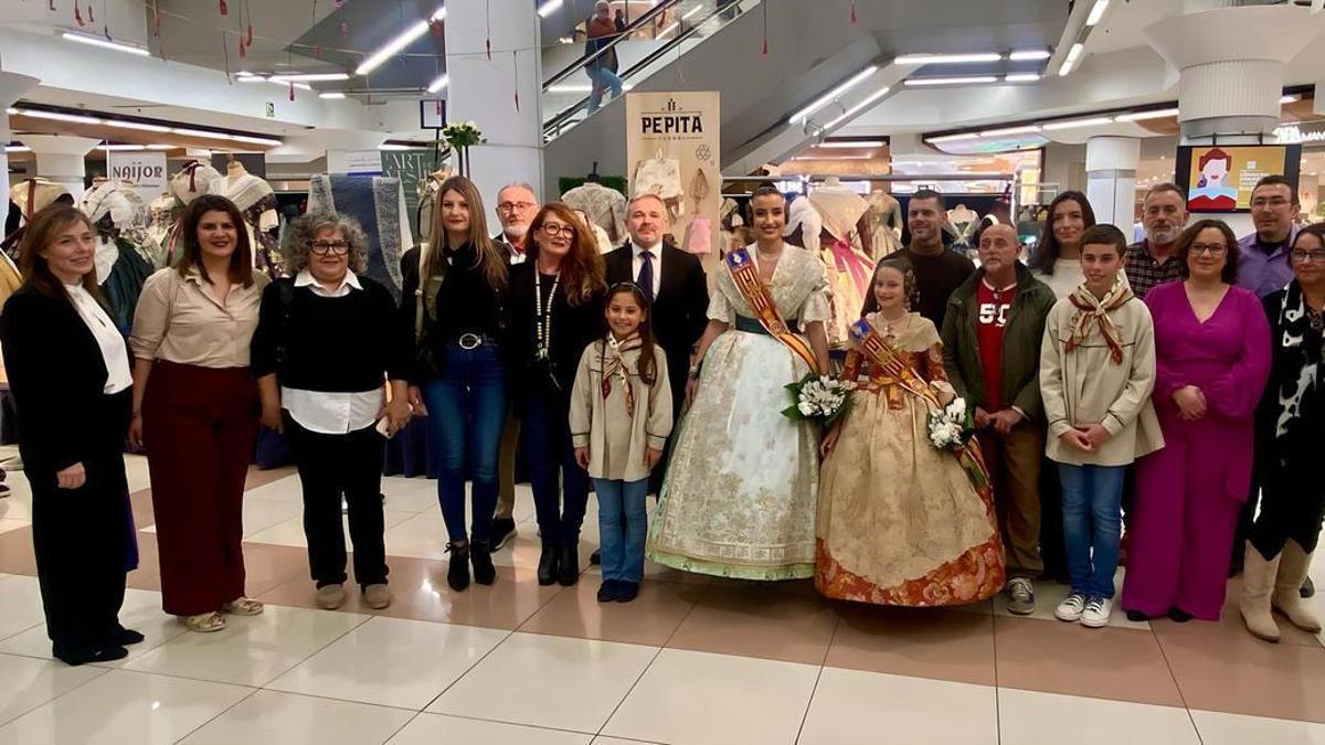 Inauguración de la Exposición de Indumentaria Valenciana en Nuevo Centro.