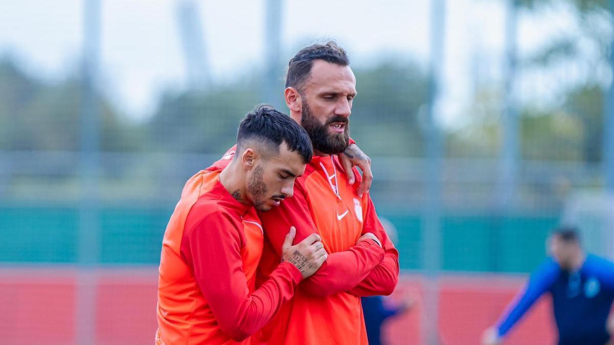 Muriqi, junto a Antonio Sánchez, el día posterior al partido frente al Elche.