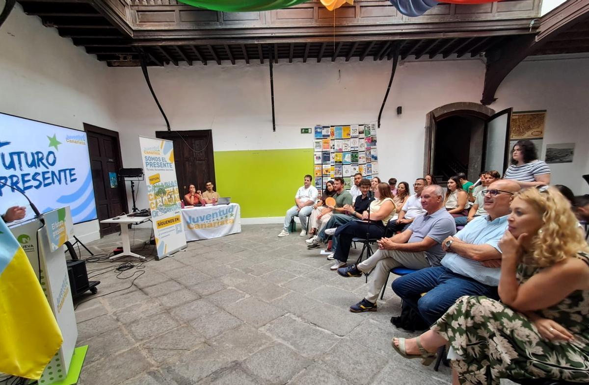 Un momento del acto de fundación de Juventud Canarista