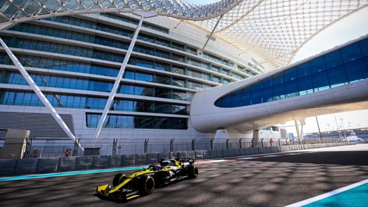 Alonso, durante el test con el Renault RS20 en Yas Marina