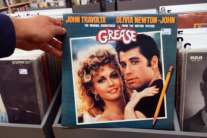 Cartel de Grease con Olivia Newton-John y John Travolta.