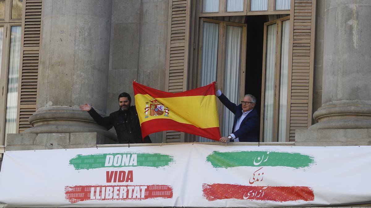 Arranca en Barcelona la concentración contra los pactos de Sánchez con independentistas
