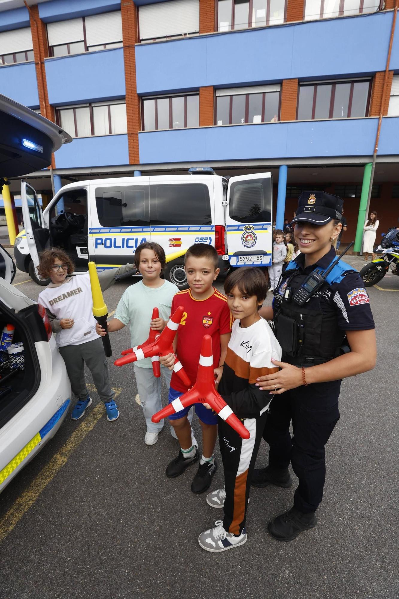 La Policía Local visita el colegio de La Luz