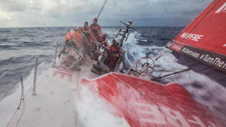 El barco español marcha sexto en el tramo final de la octava etapa.