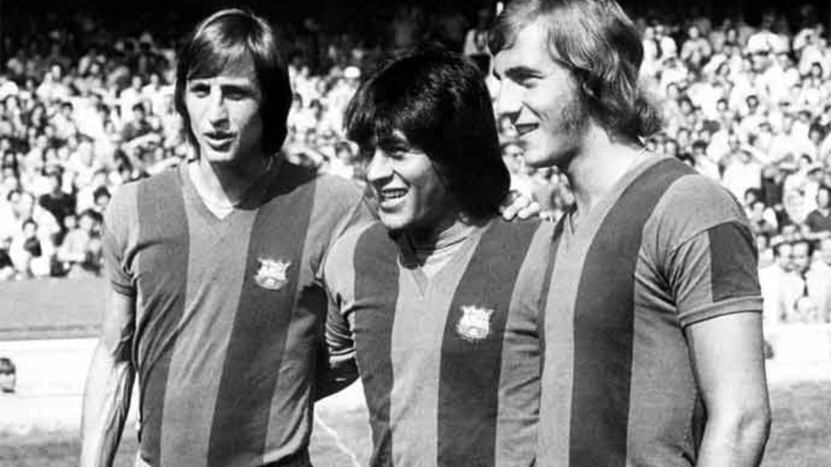 Johan Cruyff, con Sotil y Neeskens