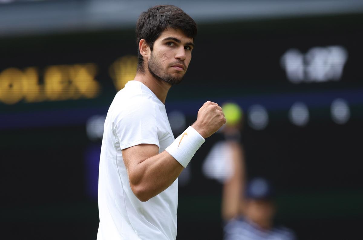 Wimbledon (United Kingdom), 16/07/2023.- Novak Djokovic of Serbia reacts during the Men’s Singles final match against Carlos Alcaraz of Spain at the Wimbledon Championships, Wimbledon, Britain, 16 July 2023. (Tenis, España, Reino Unido) EFE/EPA/NEIL HALL EDITORIAL USE ONLY