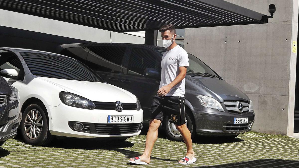 José Luis Gayà, a su llegada
a la clínica Ascires.  j.m.lópez