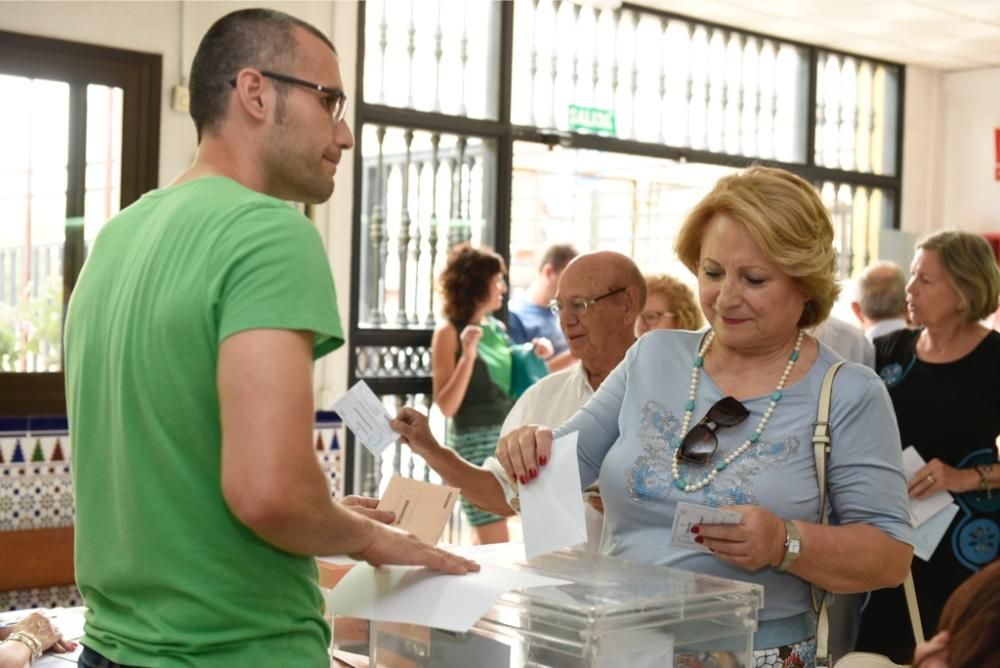 Elecciones Generales: Ambiente en los colegios de