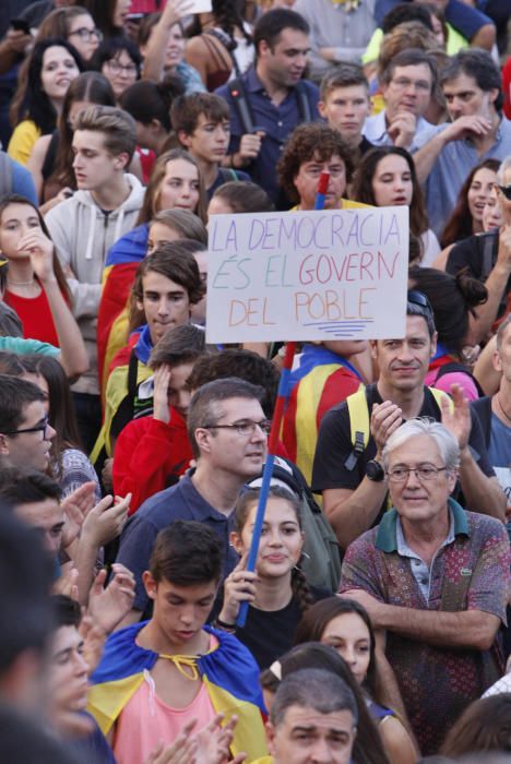 Manifestació històrica a Girona per rebutjar la violència policial l'1-O