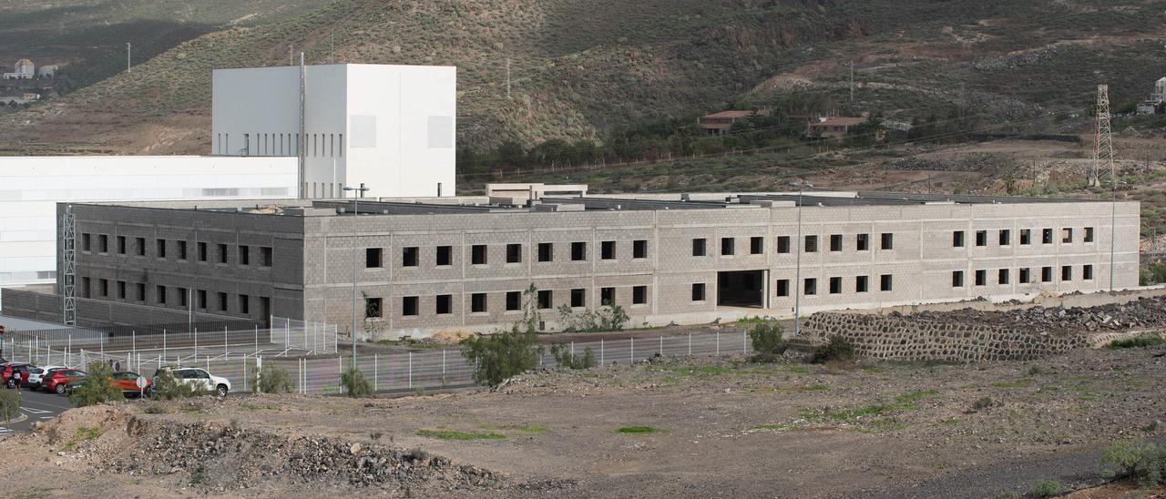 Estado del edificio que el Cabildo cederá al Gobierno canario para ampliar el Hospital del Sur.