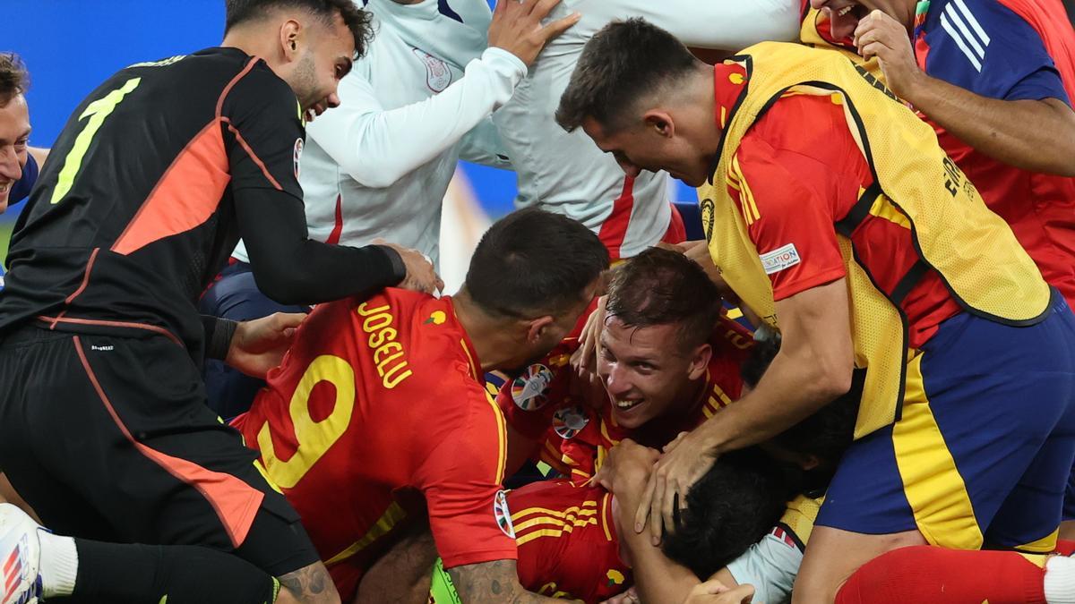 Los jugadores de la selección española celebran el triunfo en la Eurocopa.