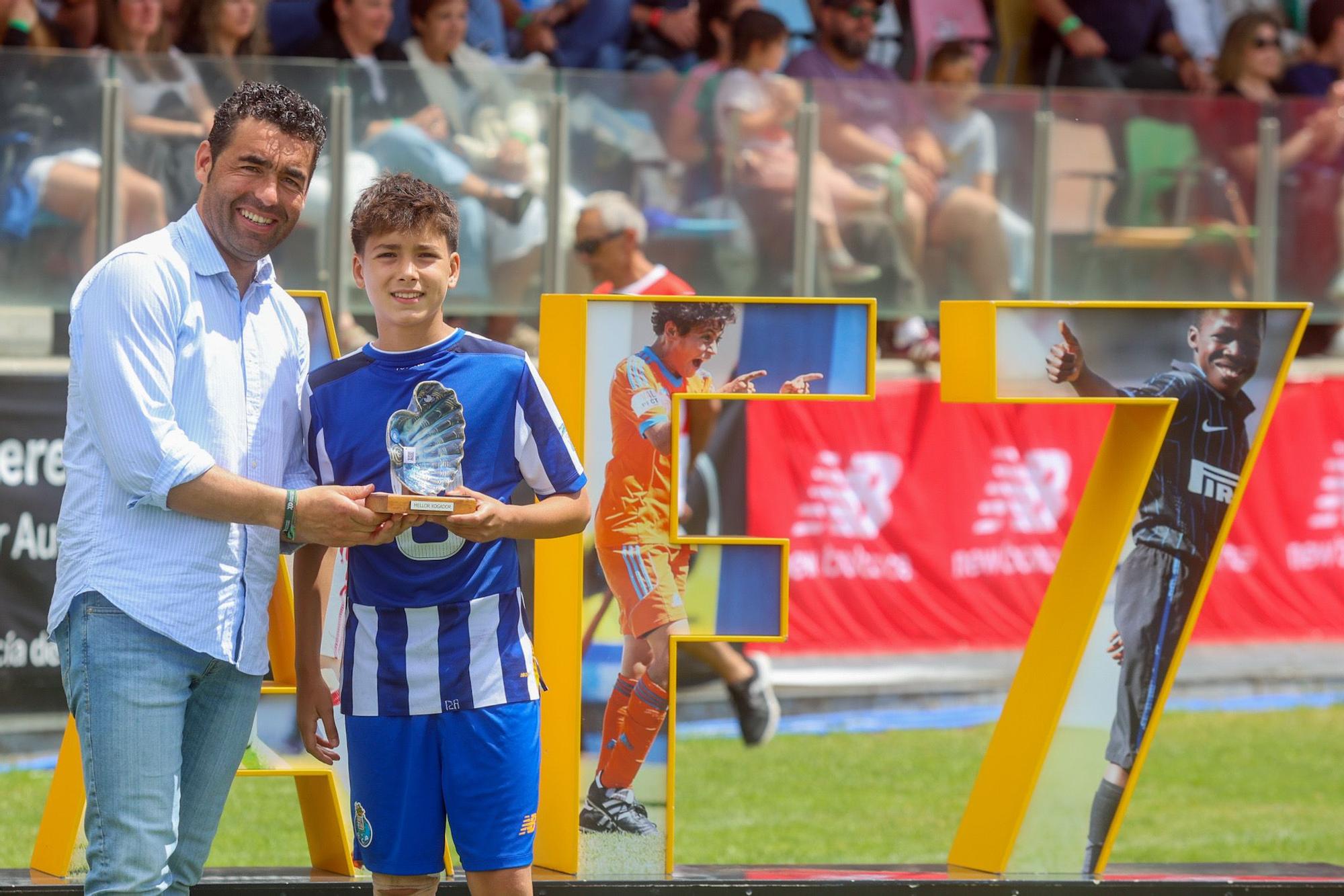 El Porto se lleva el primer título de Arousa Fútbol 7 a Portugal