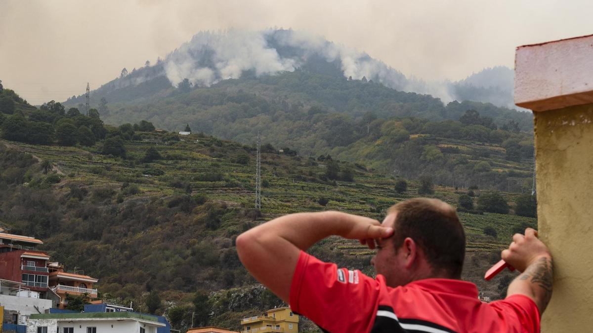 El incendio de Tenerife sigue sin control
