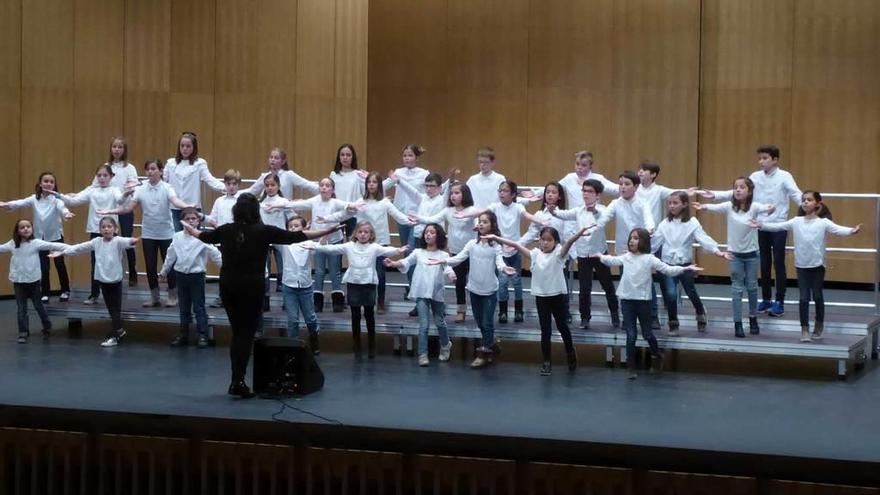 El coro infantil, durante su actuación.