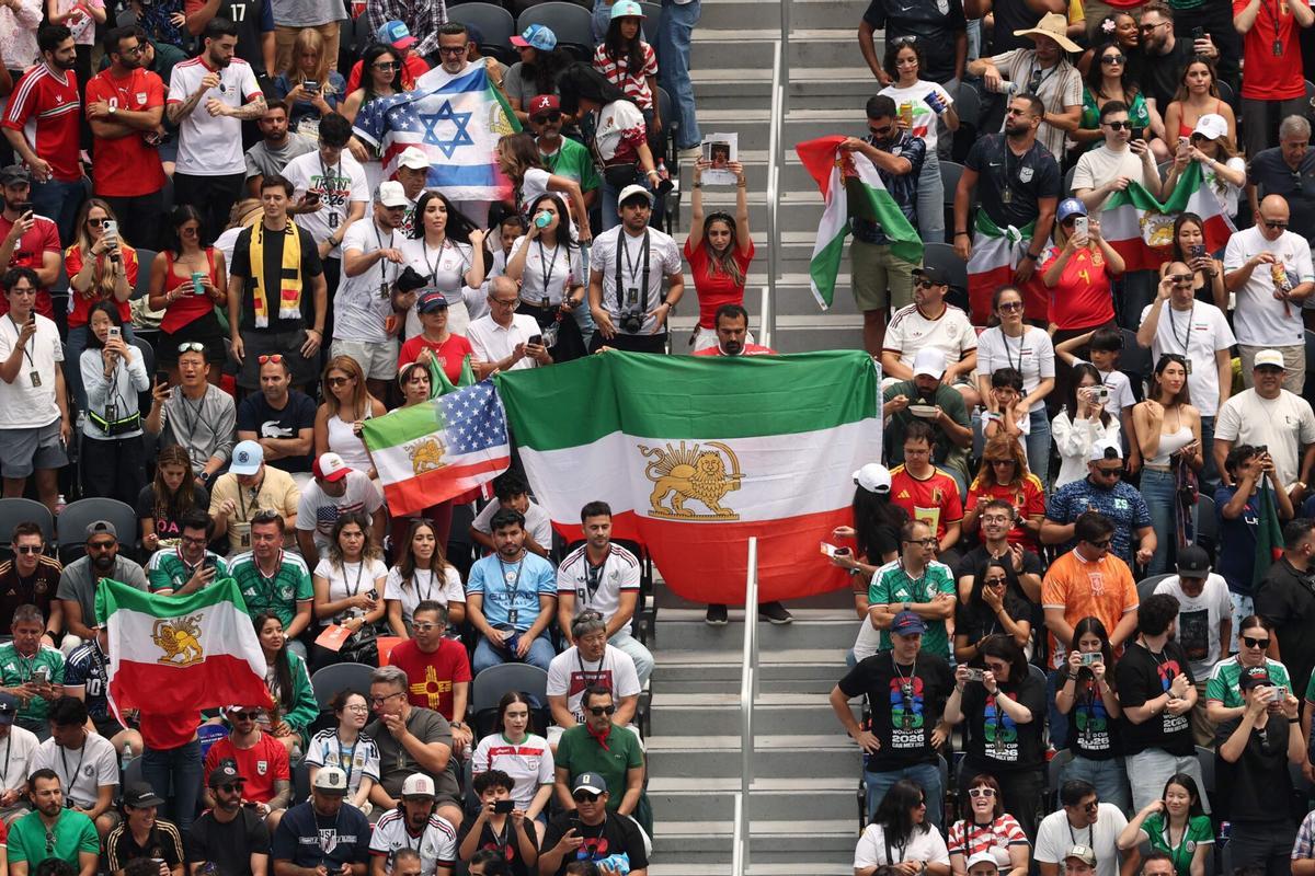 Aficionados de Irán en el partido contra Bélgica.