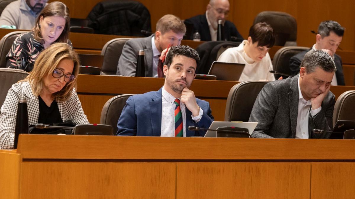 La bancada del PSOE en las Cortes de Aragón cambiará desde este jueves, con la salida de Mayte Pérez y la asunción de la portavozía por parte de Sabés.