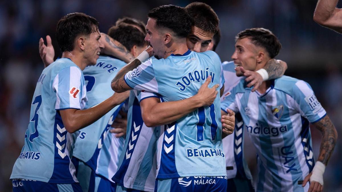 Los futbolistas del Málaga celebran un gol esta temporada en LaLiga Hypermotion.