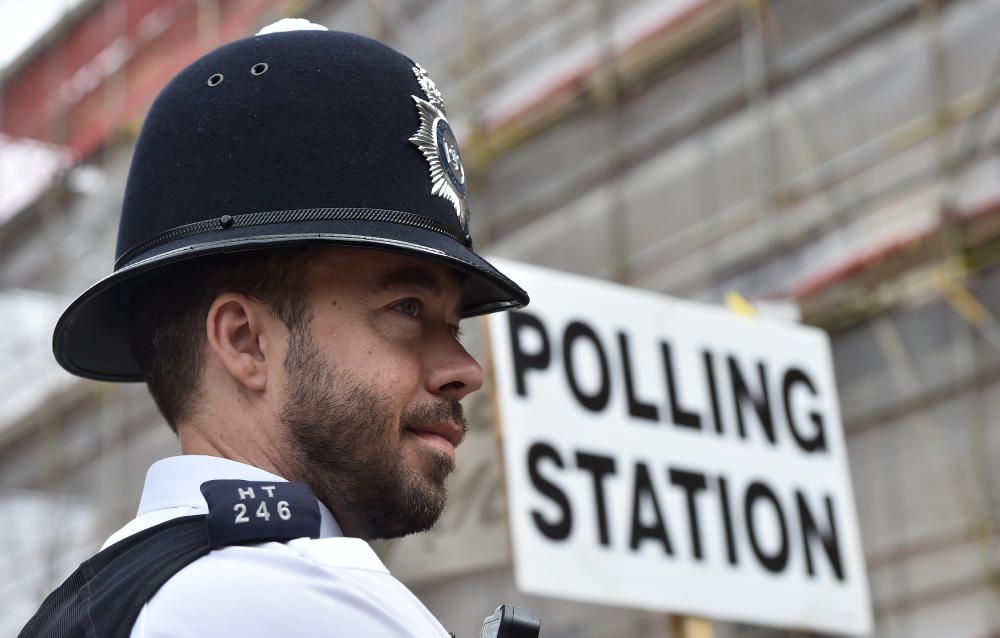 La jornada electoral en el Reino Unido, en imágenes