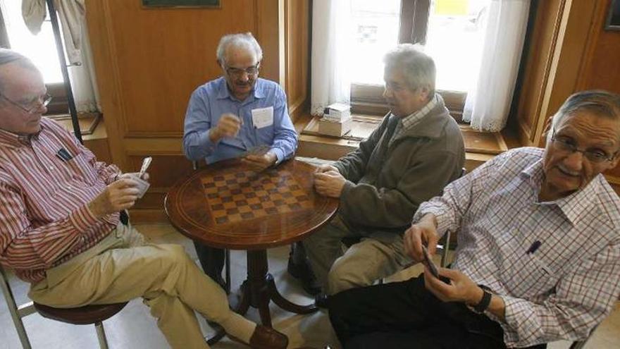 José Luis Díaz, Abel Alonso, Fernando Rey y Taymour, ayer, en el Círculo Mercantil.