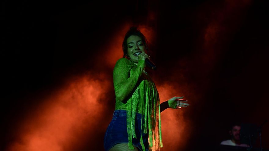 Las imágenes del concierto de Ana Guerra en la feria de Plasencia