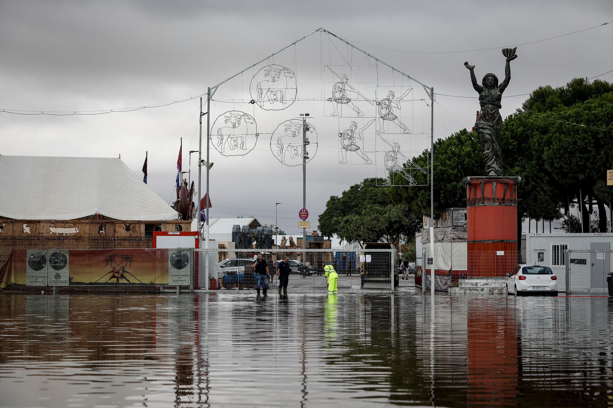 Así han dejado las fuertes lluvias el campamento festero de Cartagena