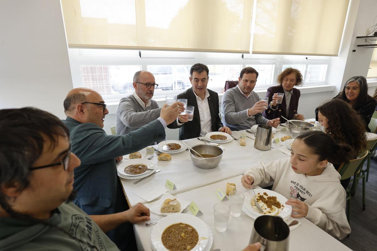 Rodríguez degustó el menú escolar