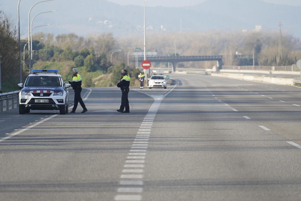 Tallen l'AP-7 a Girona