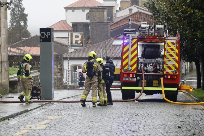 Reactivado el incendio en la Comisaría de Santiago