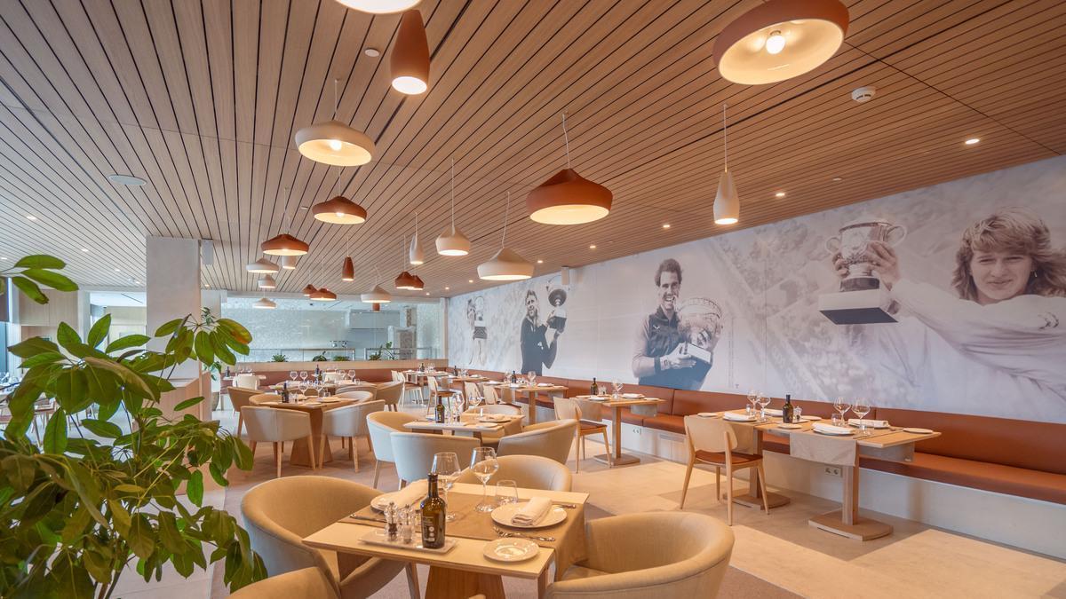 Figuras como Steffi Graf, Chris Evert y Björn Borg acompañan a Rafa Nadal en el restaurante Roland Garros.