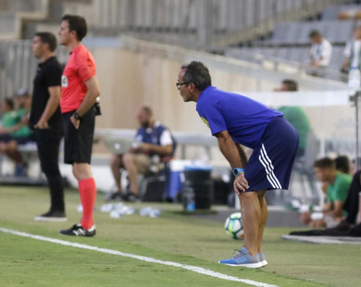 El Córdoba CF inicia la temporada con derrota ante el Cádiz.